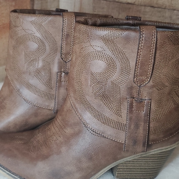 MIA Cowgirl Ankle Boots - Picture 5 of 10